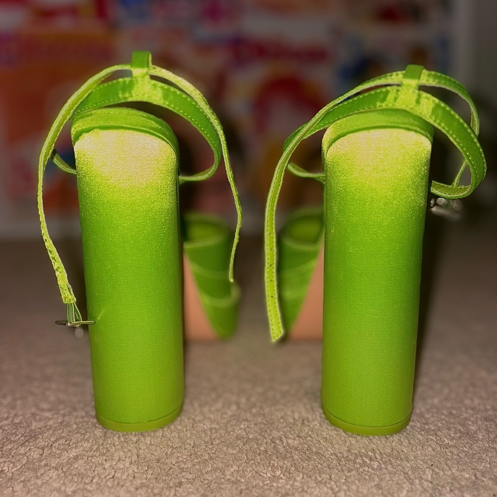 Moonchild Lime Green Satin Closed Toe Statement Platform Block Heels - Women’s 8 - Picture 6 of 6